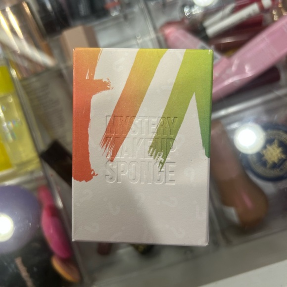 Painted sponge - Picture 2 of 3